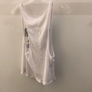 ALO Yoga Tops - Alo Yoga white tank, sz s, 68287 ALO Yoga Tops - Alo Yoga white tank, sz s, 68287